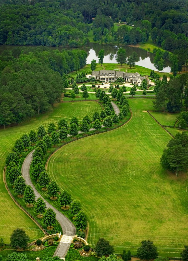 Classic Southern Style Estate With Winding Tree Lined Driveway