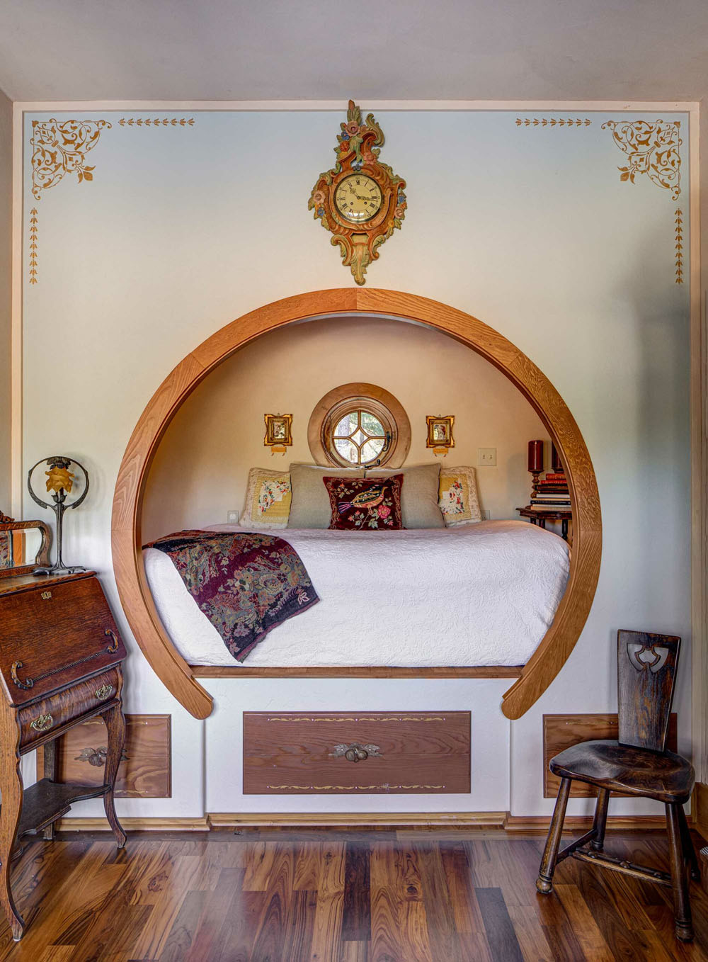 Hobbit-Style Sleeping Nook