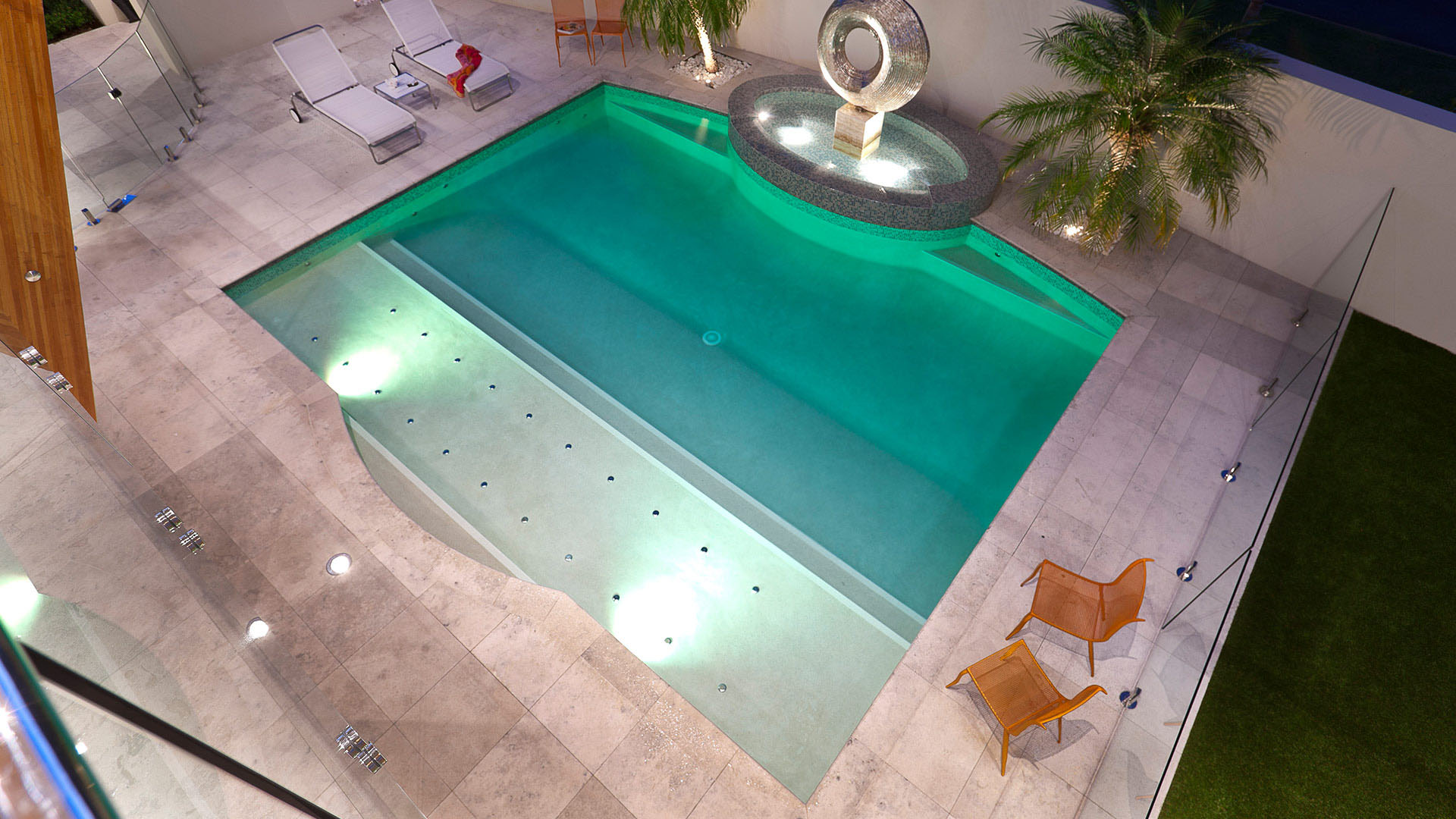 Elegant Contemporary Swimming Pool