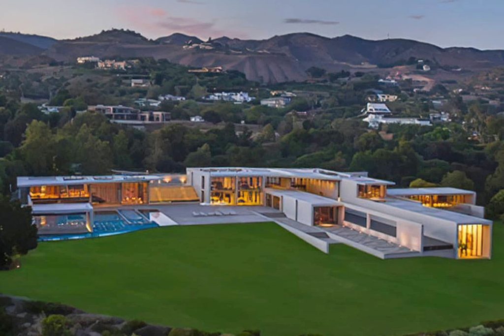 Inside Beyoncé And Jay-Z’s $200 Million Malibu Oceanfront Estate