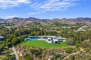 Inside Beyoncé and Jay-Z’s $200 Million Malibu Oceanfront Estate