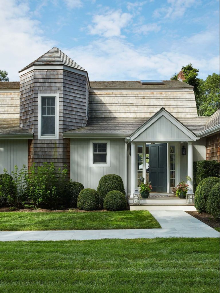 Farmhouse Retreat in the Hamptons in an Idyllic Setting