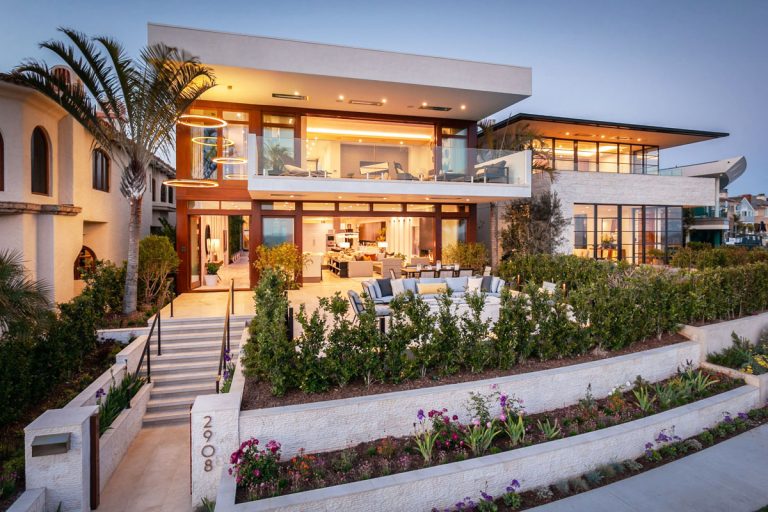 Modern Oceanfront Luxury Home with Timeless Appeal