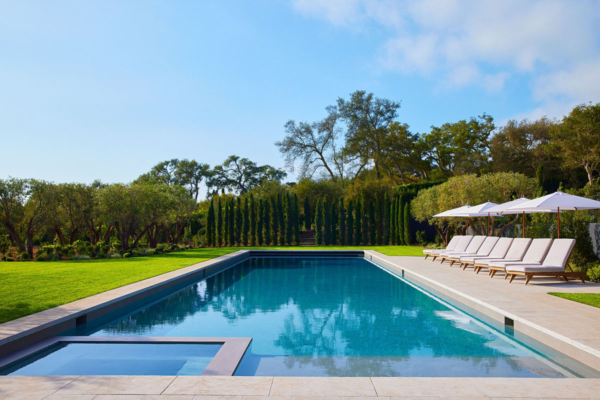 Elegant Estate Backyard Swimming Pool