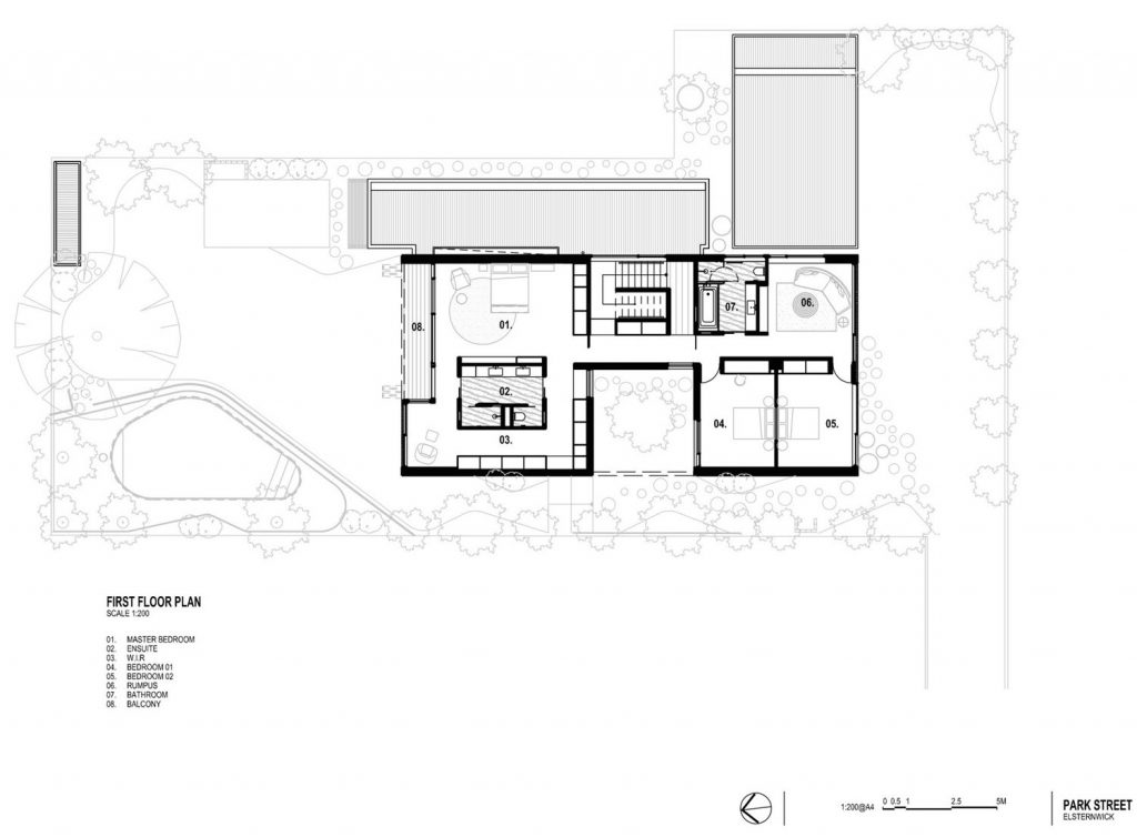 Secluded House Creates A Sense Of Living Within A Hidden Garden ...