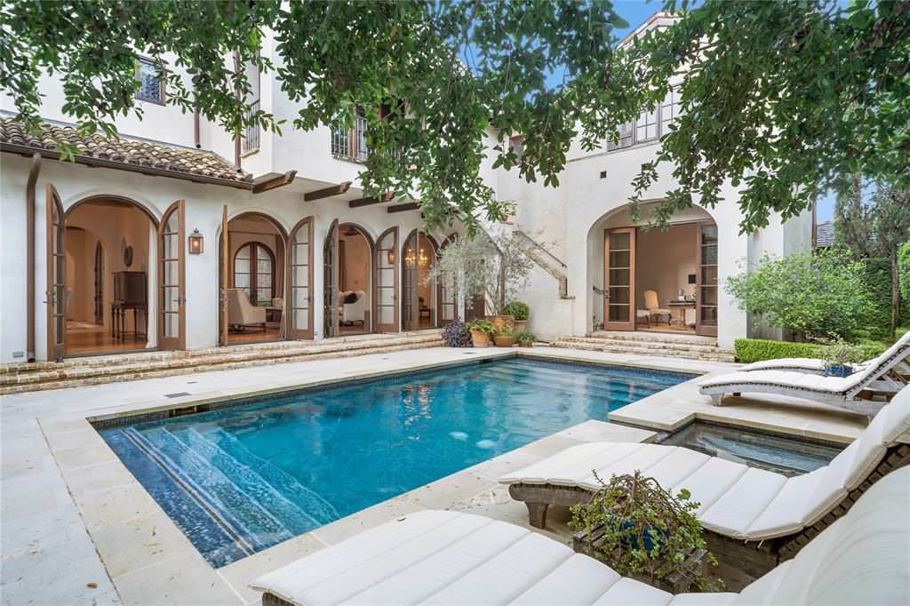 Outdoor Paradise with Courtyard Pool