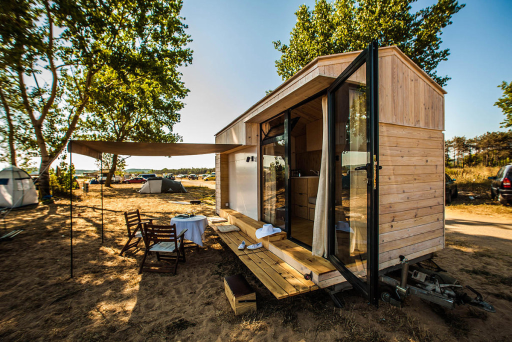 Micro Vacation Hut On Wheels Is An Affordable Way To Travel ...