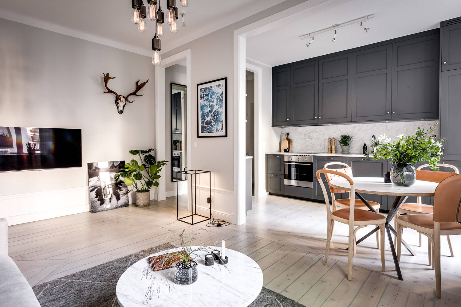 https://www.idesignarch.com/wp-content/uploads/Luxurious-Contemporary-Small-One-Bedroom-Apartment-Sweden_1.jpg