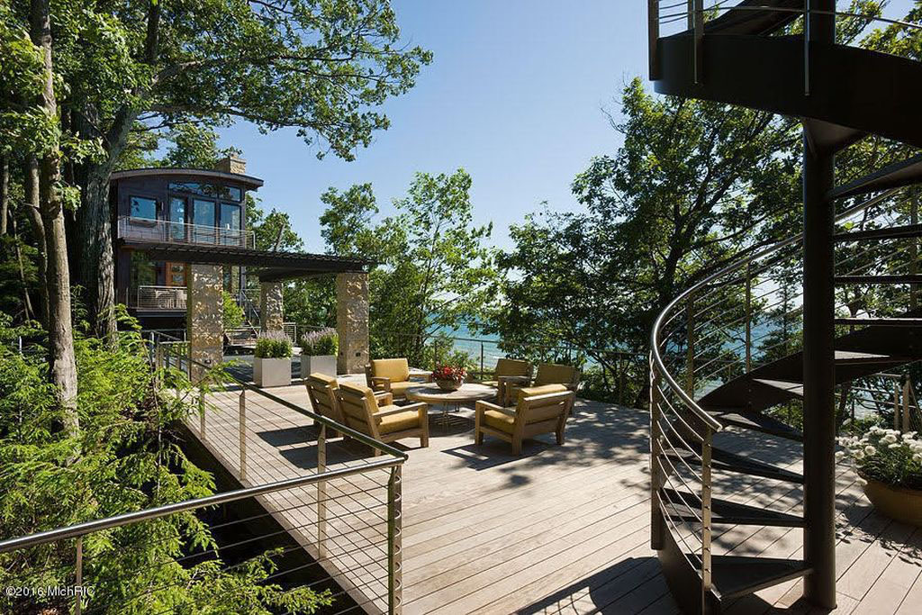 Luxury Waterfront Paradise on Lake Michigan