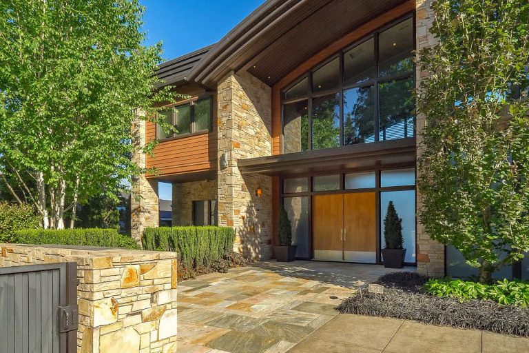 Timeless Contemporary Style Oswego Lakefront Luxury Home   Modern Waterfront House Lake Oswego 5 768x512 