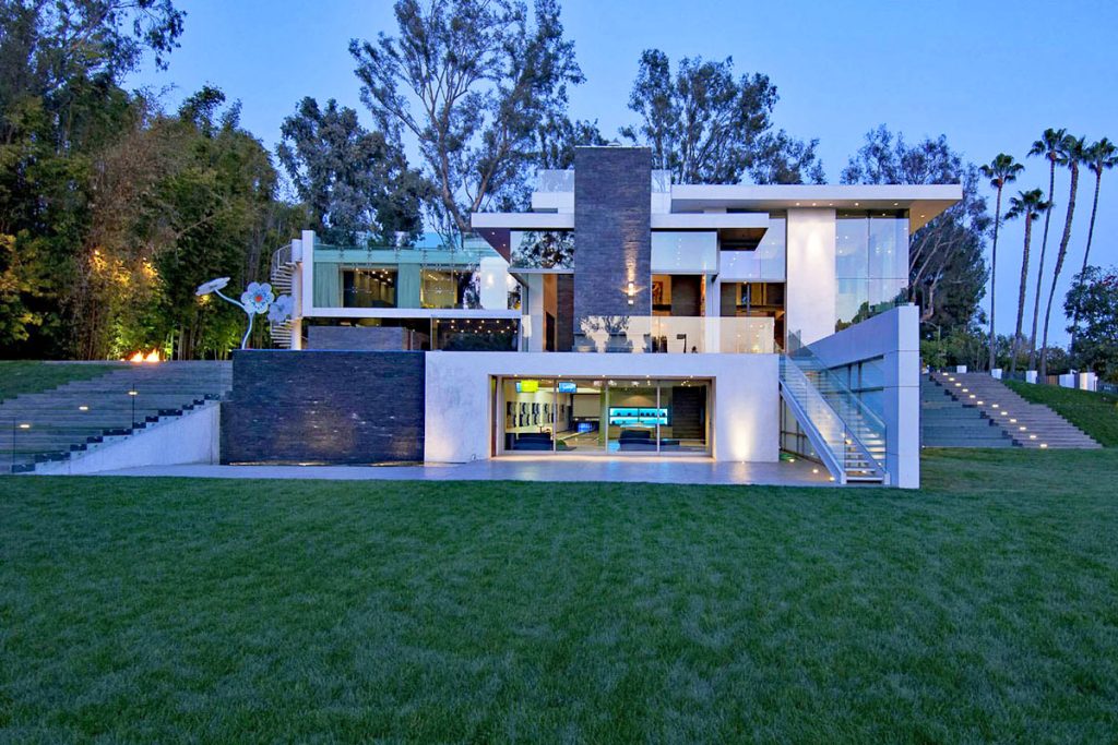 Eco-Friendly Modernist Luxury Mansion In Beverly Hills