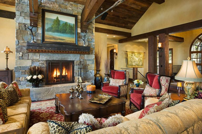 Rustic Luxury Mountain View Home in Big Sky