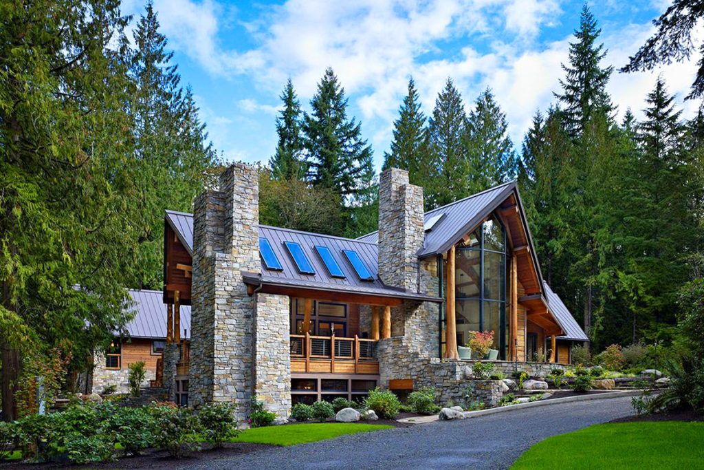 Secluded Rustic Stone and Log Home in the Alpine Forest