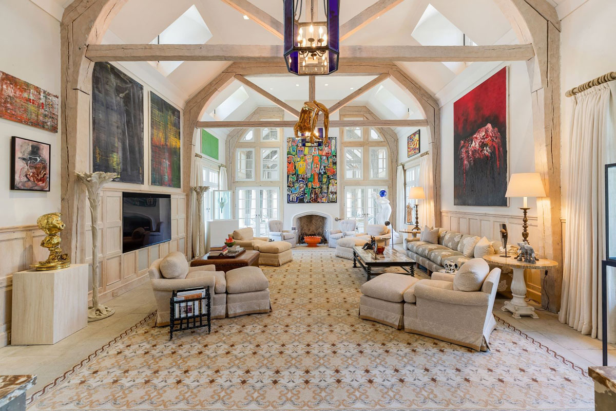 Great Room with Vaulted Ceiling