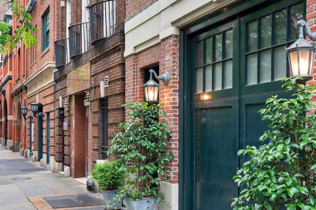 Manhattan Carriage House with Neo-Georgian Façade